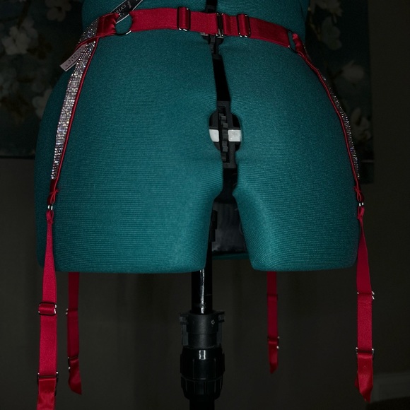 Red Rhinestone Victoria's Secret Garter Belt M/L - Picture 4 of 5